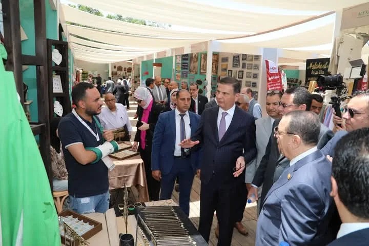 وزير الزراعة ورؤساء لجنتي النواب والشيوخ يقومون بجولة في المتحف الزراعي بالدقي وزير الزراعة ورؤساء لجنتي النواب والشيوخ يقومون بجولة في المتحف الزراعي بالدقي