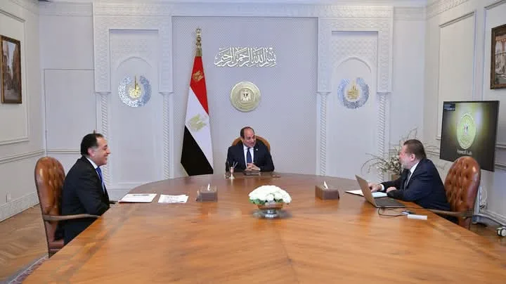 الرئيس السيسي يؤكد على أهمية تعزيز الاقتصاد الكلي وتمكين القطاع الخاص لجذب الاستثمارات الأجنبية. الرئيس السيسي يؤكد على أهمية تعزيز الاقتصاد الكلي وتمكين القطاع الخاص لجذب الاستثمارات الأجنبية.