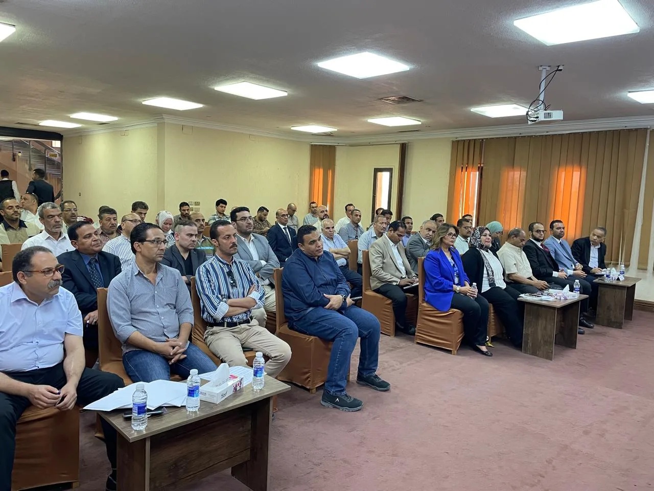 مستثمرون في العاشر يطلبون من شركة الكهرباء الالتزام بقرار مجلس الوزراء حول عدم إغلاق المصانع. مستثمرون في العاشر يطلبون من شركة الكهرباء الالتزام بقرار مجلس الوزراء حول عدم إغلاق المصانع.