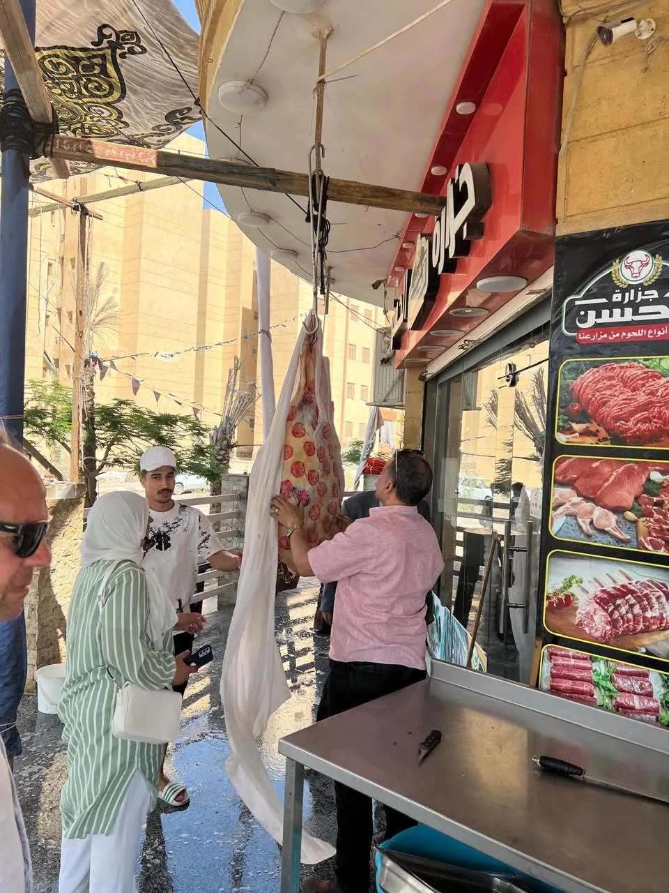 صور: حملات تفتيش شاملة على محلات اللحوم في حدائق أكتوبر استعدادًا لعيد الأضحى صور: حملات تفتيش شاملة على محلات اللحوم في حدائق أكتوبر استعدادًا لعيد الأضحى