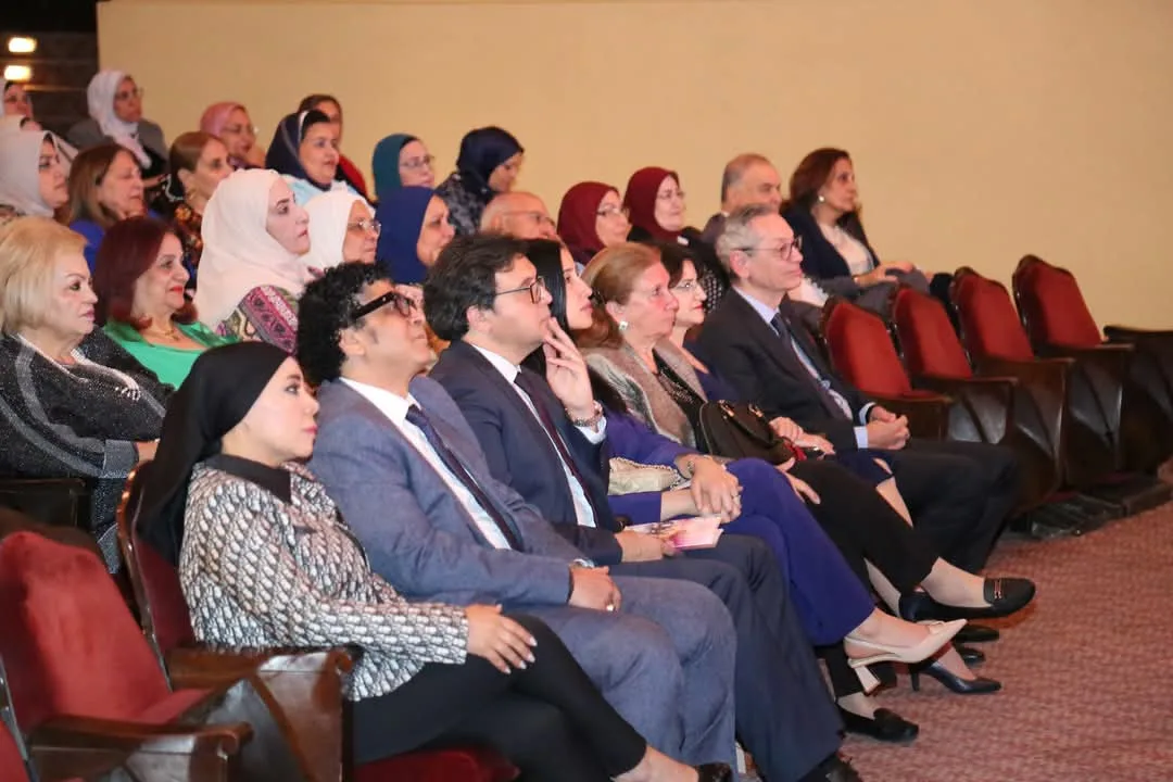 وزير الثقافة يُثني على عرض أوبرا الإسكندرية ويُوصي بزيادة الحفلات في المحافظات وزير الثقافة يُثني على عرض أوبرا الإسكندرية ويُوصي بزيادة الحفلات في المحافظات