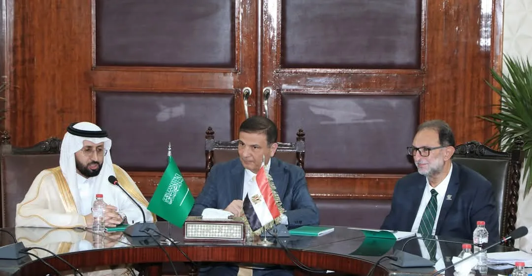 وزير الزراعة يناقش مع الرئيس التنفيذي لهيئة الغذاء والدواء السعودية إمكانية استئناف تصدير البصل المصري وزير الزراعة يناقش مع الرئيس التنفيذي لهيئة الغذاء والدواء السعودية إمكانية استئناف تصدير البصل المصري