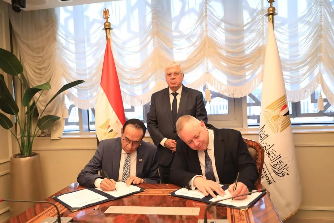 وزير التعليم العالي يشهد توقيع اتفاقية تعاون بين جامعتي إيست لندن وإيست كابيتال وزير التعليم العالي يشهد توقيع اتفاقية تعاون بين جامعتي إيست لندن وإيست كابيتال