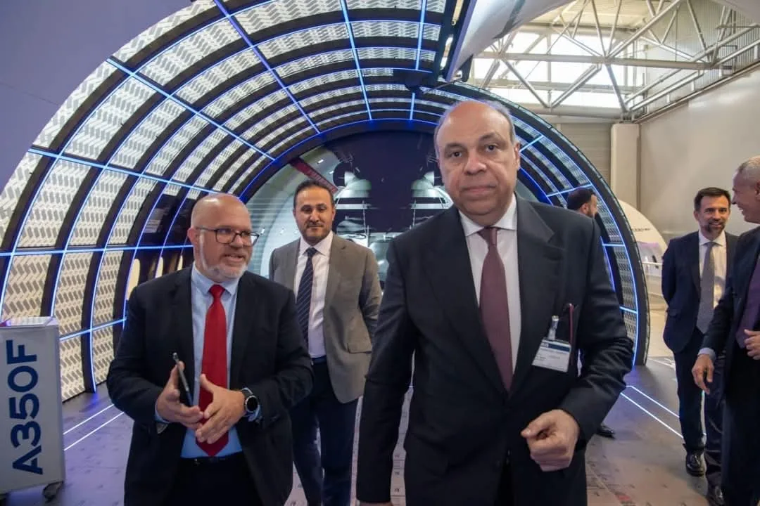 وزير الطيران المدني ورئيس شركة مصر للطيران يتفقدان المقر الرئيسي لشركة إيرباص في فرنسا