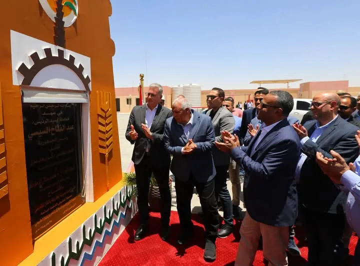 وزير البترول ي inaugurates the main gas station in Al-Kharijah City.