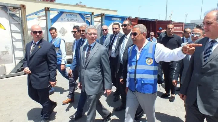 مدير الجمارك: سيتم تقصير مدة الإفراج الجمركي إلى يومين بحلول نهاية 2025 مدير الجمارك: سيتم تقصير مدة الإفراج الجمركي إلى يومين بحلول نهاية 2025