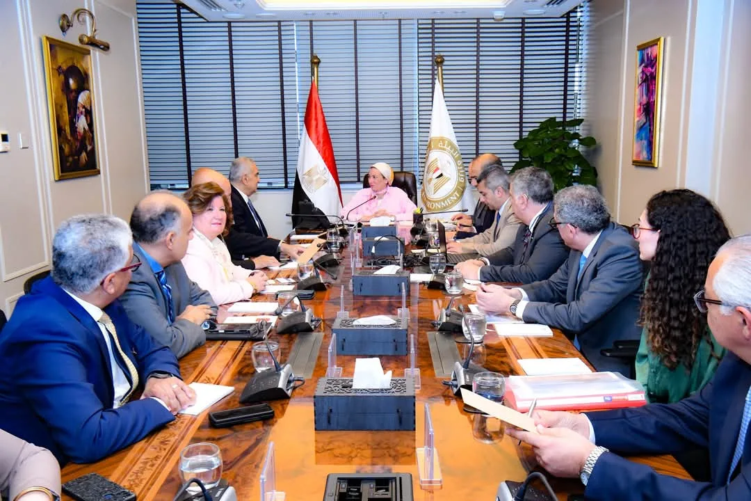 وزيرة البيئة تدعو إلى مناقشة بيئية مع رجال الأعمال حول قضايا المناخ، حدود الكربون، وفرص الاستثمار المستدام. وزيرة البيئة تدعو إلى مناقشة بيئية مع رجال الأعمال حول قضايا المناخ، حدود الكربون، وفرص الاستثمار المستدام.