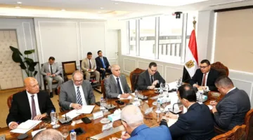 وزير الإسكان يجتمع بنواب ومساعدي هيئة المجتمعات العمرانية الجديدة