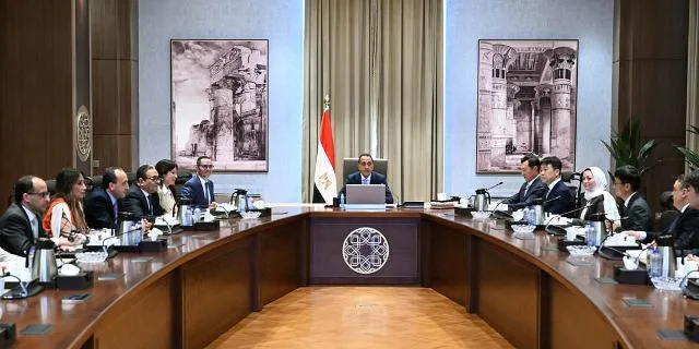 رئيس الوزراء: نعتبر توطين الصناعات التكنولوجية المتطورة أمراً ذا أهمية قصوى ونستعد لتقديم حوافز مميزة. رئيس الوزراء: نعتبر توطين الصناعات التكنولوجية المتطورة أمراً ذا أهمية قصوى ونستعد لتقديم حوافز مميزة.