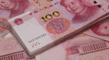 الصين تسعى لتقليل قوة اليوان عقب انخفاض قيمة الدولار