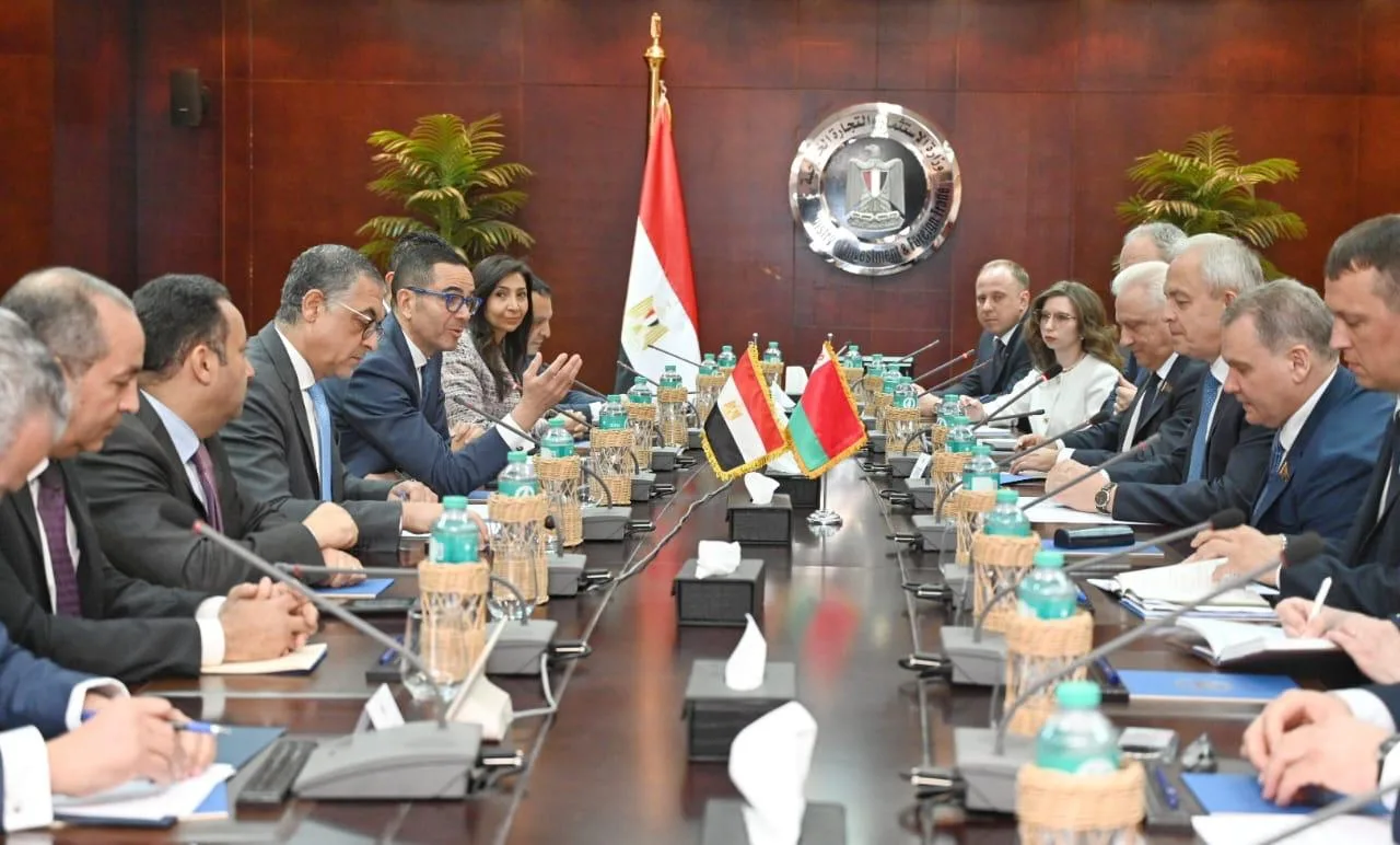 وزير الاستثمار يناقش مع رئيس البرلمان البيلاروسي تعزيز الشراكة الاقتصادية والتجارية بين الدولتين وزير الاستثمار يناقش مع رئيس البرلمان البيلاروسي تعزيز الشراكة الاقتصادية والتجارية بين الدولتين