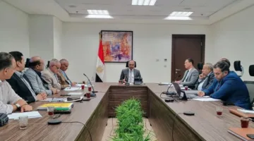 نائب وزير الإسكان يتفقد سير العمل في مشروع محطة مياه منشأة القناطر.