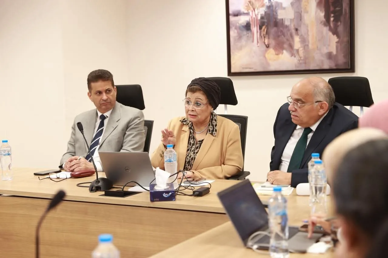 نائب وزير الصحة والسكان تعقد اجتماعًا لمراجعة آخر التطورات بشأن توصيات النسخة الثانية للمؤتمر العالمي للسكان. نائب وزير الصحة والسكان تعقد اجتماعًا لمراجعة آخر التطورات بشأن توصيات النسخة الثانية للمؤتمر العالمي للسكان.