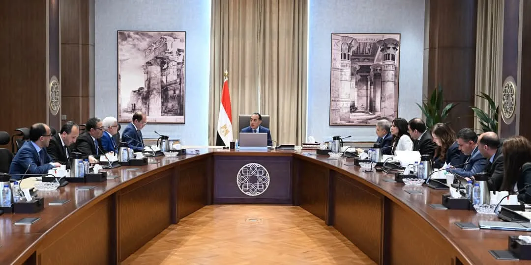 رئيس الوزراء: التزام كامل بخفض الدين العام واستمرار الاتجاه النزولي يعد أولوية للحكومة رئيس الوزراء: التزام كامل بخفض الدين العام واستمرار الاتجاه النزولي يعد أولوية للحكومة