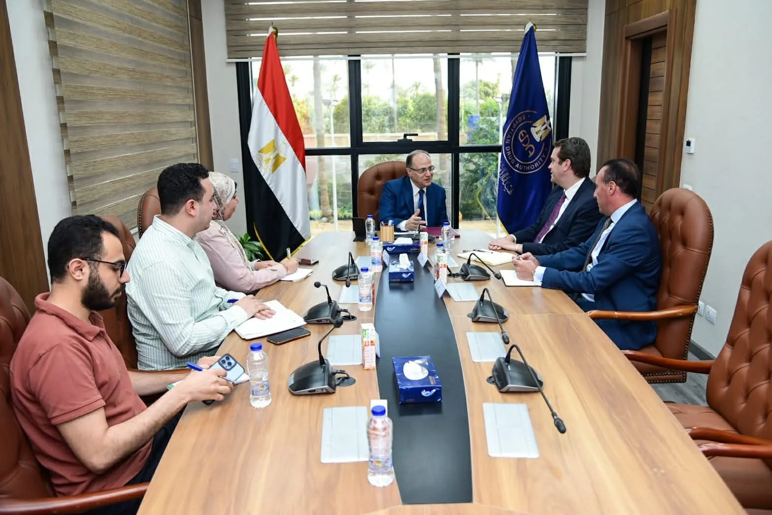 رئيس هيئة الدواء يناقش مع وفد سانوفي سُبل تعزيز التعاون وتطوير صناعة الأدوية في مصر رئيس هيئة الدواء يناقش مع وفد سانوفي سُبل تعزيز التعاون وتطوير صناعة الأدوية في مصر