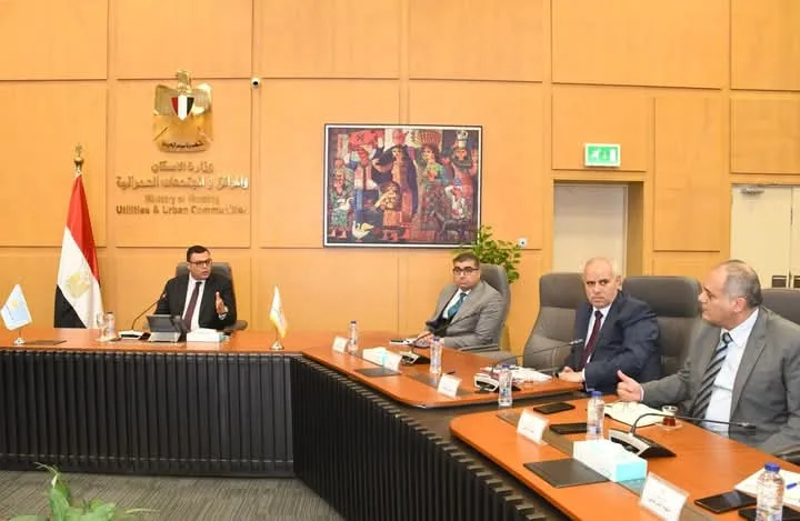 وزير الإسكان يجتمع دوريًا لمراجعة مشاريع الإسكان في عدة مدن جديدة وزير الإسكان يجتمع دوريًا لمراجعة مشاريع الإسكان في عدة مدن جديدة
