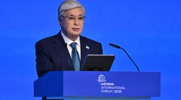 الرئيس الكازاخستاني ينادي بتعزيز الحوار وحل النزاعات والتفاعل الإيجابي.