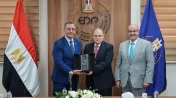 رئيس هيئة الدواء: التعاون مع الجزائر بداية لشراكة استراتيجية في مجال التصنيع والرقابة الدوائية