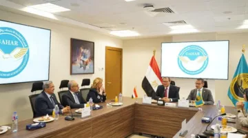 رئيس هيئة الاعتماد والرقابة الصحية يناقش مع اتحاد المستشفيات العربية إنشاء نظام صحي عربي متكامل.