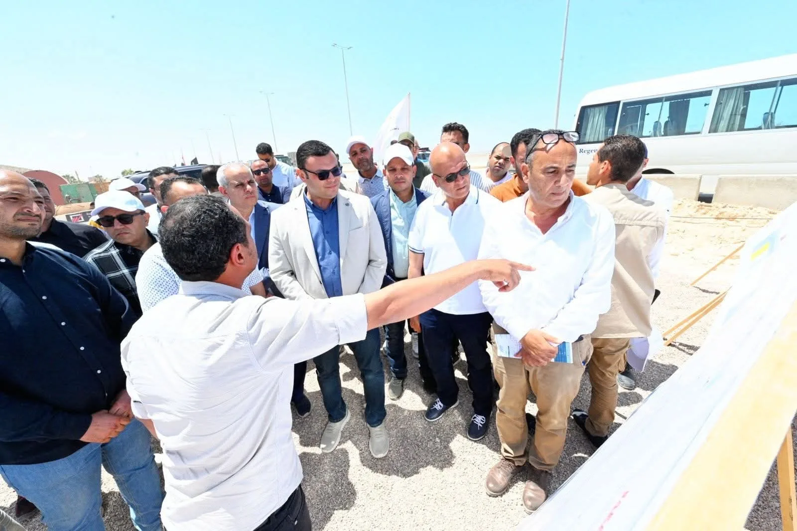 الشربيني” يزور مشروع M8 بجوار البحيرة ويتفقد أعمال البحيرات والطرق وبوابات “مارينا الساحل الشمالي الشربيني” يزور مشروع M8 بجوار البحيرة ويتفقد أعمال البحيرات والطرق وبوابات “مارينا الساحل الشمالي