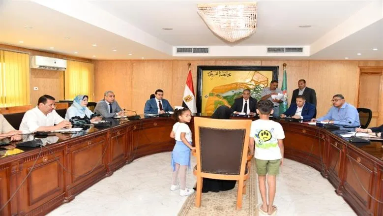محافظ الفيوم يطالب بتقديم دعم مالي للأسر الأكثر احتياجًا محافظ الفيوم يطالب بتقديم دعم مالي للأسر الأكثر احتياجًا