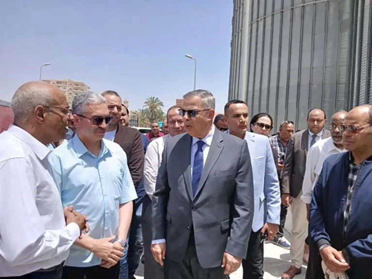 محافظ الإسكندرية يتفقد صومعة القمح بالعامرية: استثمارات الدولة في صوامع الغلال تقلل الفاقد وتدعم الأمن الغذائي