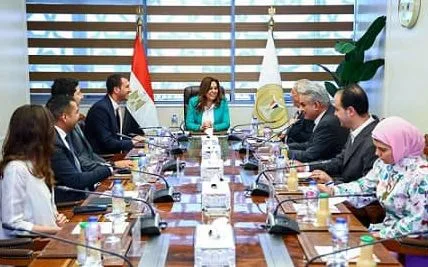وزيرة التنمية المحلية تناقش مجالات التعاون مع ممثلي شركة انطلاق للاستشارات ورابيت موبيليتي للنقل الذكي وزيرة التنمية المحلية تناقش مجالات التعاون مع ممثلي شركة انطلاق للاستشارات ورابيت موبيليتي للنقل الذكي