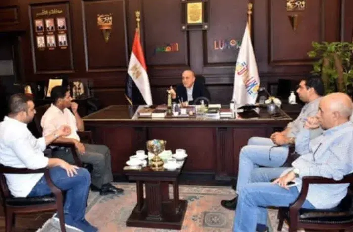 محافظ الأقصر يبحث تطوير الخدمات الصحية