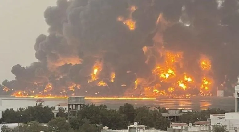 الحوثيون: مقتل 4 أشخاص وإصابة 39 جراء غارات إسرائيل على الحديدة