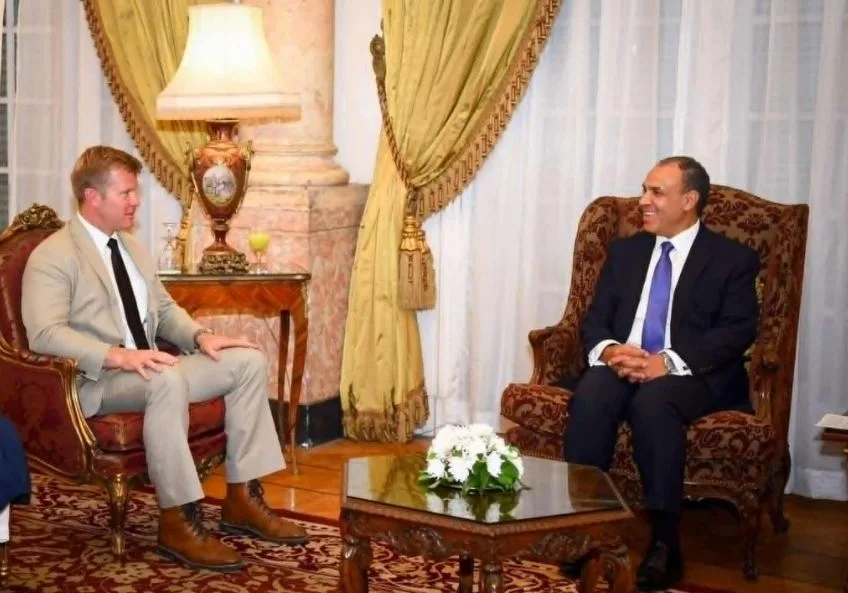 وزير الخارجية يشرح لسيناتور أمريكي الفوائد الإيجابية لخفض التصعيد في منطقة البحر الأحمر على سلامة الملاحة والتجارة العالمية. وزير الخارجية يشرح لسيناتور أمريكي الفوائد الإيجابية لخفض التصعيد في منطقة البحر الأحمر على سلامة الملاحة والتجارة العالمية.