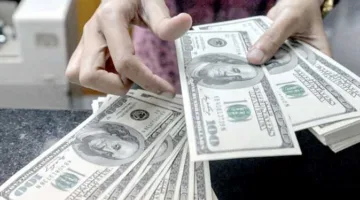 خبراء: ارتفاع النشاط في قناة السويس وتحويلات المصريين بالخارج تسهم في انخفاض سعر الدولار