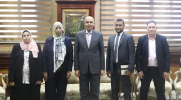 محافظ المنيا يناقش موضوع الفنيين وتبسيط الإجراءات مع رئيس هيئة المساحة