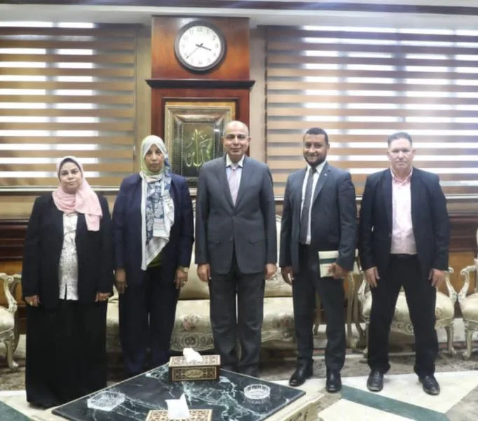 محافظ المنيا يناقش موضوع الفنيين وتبسيط الإجراءات مع رئيس هيئة المساحة محافظ المنيا يناقش موضوع الفنيين وتبسيط الإجراءات مع رئيس هيئة المساحة