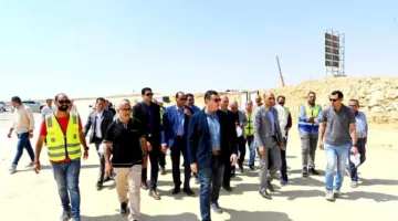 خلال زيارة للعاصمة الإدارية والقاهرة الجديدة.. وزير الإسكان يوجه بتحديث محور التسعين الجنوبي.