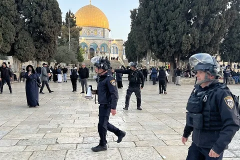 الأوقاف الإسلامية في القدس: 2092 مستوطناً إسرائيلياً يقتحمون المسجد الأقصى يوم الاثنين الأوقاف الإسلامية في القدس: 2092 مستوطناً إسرائيلياً يقتحمون المسجد الأقصى يوم الاثنين