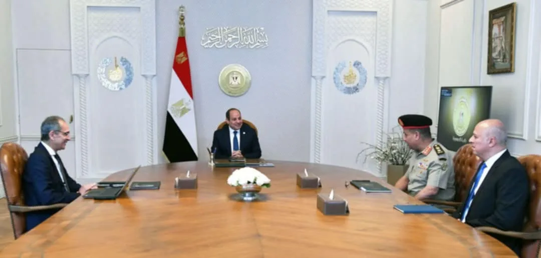 الرئيس السيسي يشجع الأسر والشباب على التركيز على التعليم الإلكتروني الرئيس السيسي يشجع الأسر والشباب على التركيز على التعليم الإلكتروني