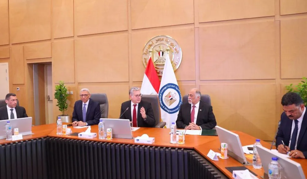 وزير البترول: تحويل الثروة المعدنية إلى هيئة اقتصادية يُعتبر نتيجة من نتائج التعاون بين الجهات التنفيذية والتشريعية. وزير البترول: تحويل الثروة المعدنية إلى هيئة اقتصادية يُعتبر نتيجة من نتائج التعاون بين الجهات التنفيذية والتشريعية.