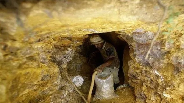 289 من عمال المناجم عالقون في منجم ذهب بجنوب إفريقيا 289 من عمال المناجم عالقون في منجم ذهب بجنوب إفريقيا