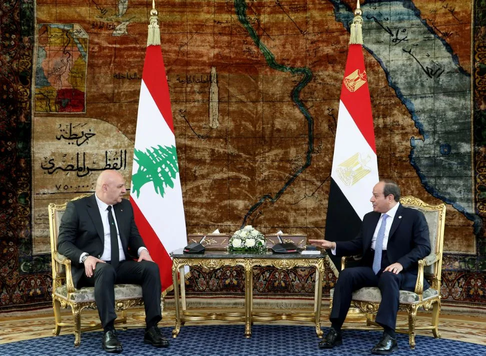 السيسي: مصر تندد بتجاوزات إسرائيل وتطالب بانسحابها التام من الأراضي اللبنانية السيسي: مصر تندد بتجاوزات إسرائيل وتطالب بانسحابها التام من الأراضي اللبنانية