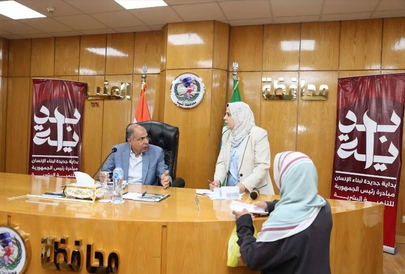 محافظ المنيا يستعرض 74 طلبًا من المواطنين في مجالات متنوعة.. التفاصيل محافظ المنيا يستعرض 74 طلبًا من المواطنين في مجالات متنوعة.. التفاصيل
