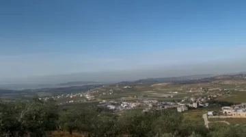 وفد دبلوماسي عالمي يزور قرية فلسطينية هجّرها المستوطنون عام 2023