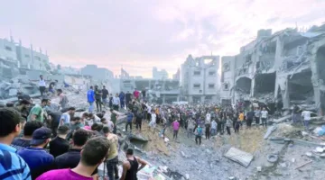 حكومة غزة: محتاجون يهاجمون مركز توزيع المساعدات وإسرائيل تستهدفهم.