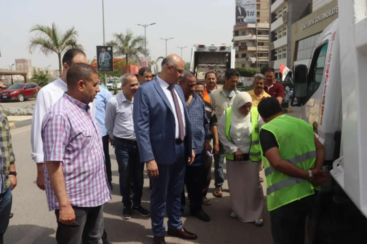 محافظ القليوبية يزور 70 آلية تنظيف لتعزيز نظام إدارة النفايات وتحسين مستوى الخدمات محافظ القليوبية يزور 70 آلية تنظيف لتعزيز نظام إدارة النفايات وتحسين مستوى الخدمات