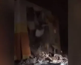 انهيارات أرضية تؤدي إلى وفاة 4 أشخاص وفقدان 17 آخرين في جنوب غرب الصين انهيارات أرضية تؤدي إلى وفاة 4 أشخاص وفقدان 17 آخرين في جنوب غرب الصين