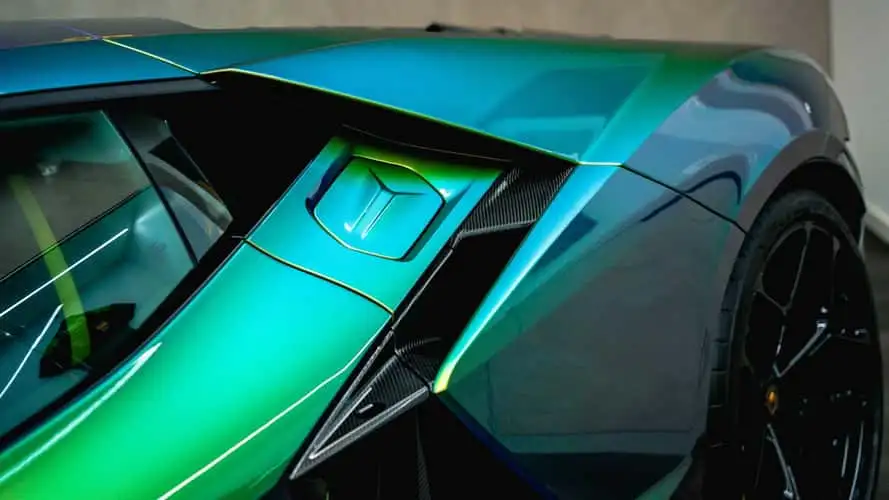 color-changing-lamborghini-revuelto-for-sale (1)