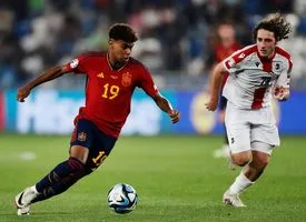 مدرب المنتخب الفرنسي قبيل مواجهة إسبانيا: لم يتمكن أحد من إيقاف يامال.