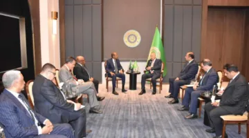 أبو الغيط يتناول مع رئيس مفوضية الاتحاد الإفريقي أزمة السودان والظروف في طرابلس