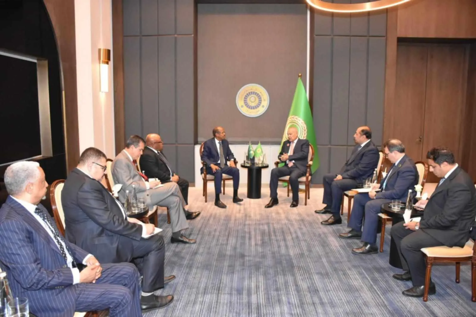 أبو الغيط يتناول مع رئيس مفوضية الاتحاد الإفريقي أزمة السودان والظروف في طرابلس أبو الغيط يتناول مع رئيس مفوضية الاتحاد الإفريقي أزمة السودان والظروف في طرابلس