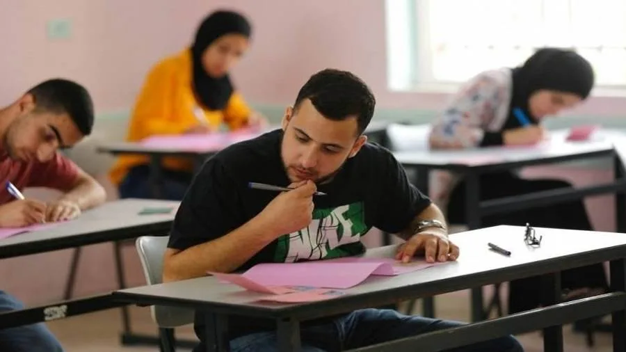 39 ألف طالب وطالبة يشرعون في امتحانات الدبلومات الفنية في 121 مركزًا بلجنة بالغربية 39 ألف طالب وطالبة يشرعون في امتحانات الدبلومات الفنية في 121 مركزًا بلجنة بالغربية