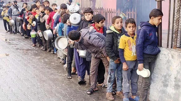 الأونروا تنبه من خطر أزمة غذائية وتدهور صحي في غزة. الأونروا تنبه من خطر أزمة غذائية وتدهور صحي في غزة.